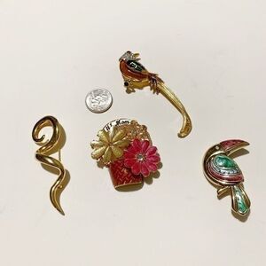 Lot of 4 Brooches